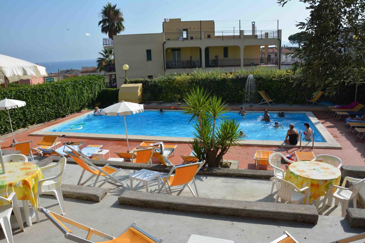 Residence Mare Verde Pietra Ligure Dış mekan fotoğraf