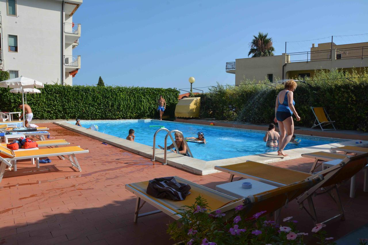 Residence Mare Verde Pietra Ligure Dış mekan fotoğraf