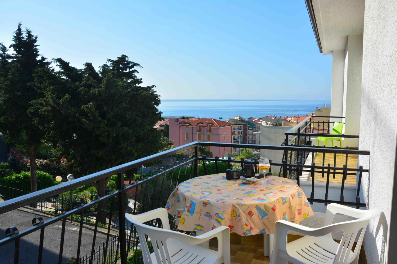 Residence Mare Verde Pietra Ligure Dış mekan fotoğraf