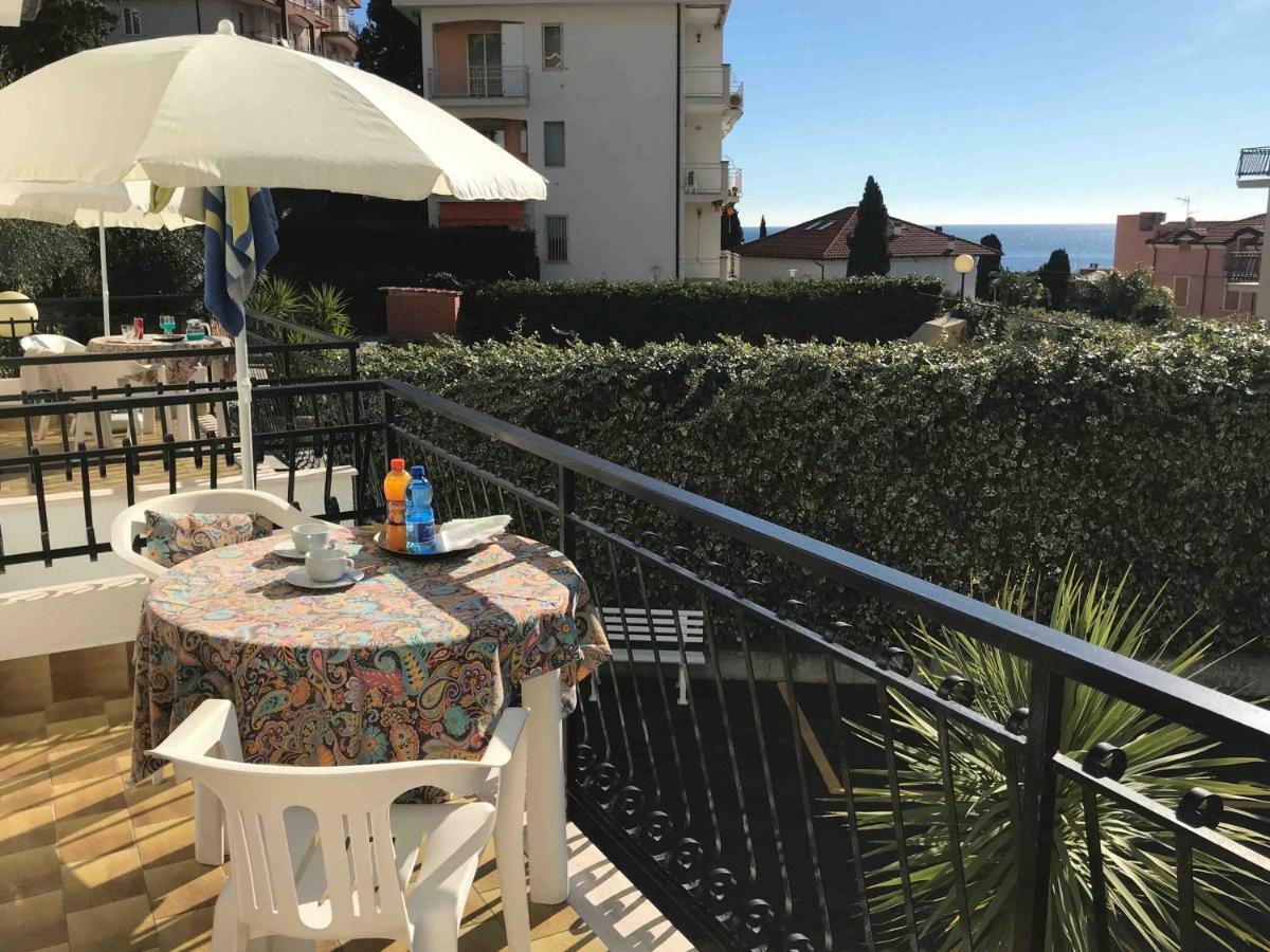 Residence Mare Verde Pietra Ligure Dış mekan fotoğraf